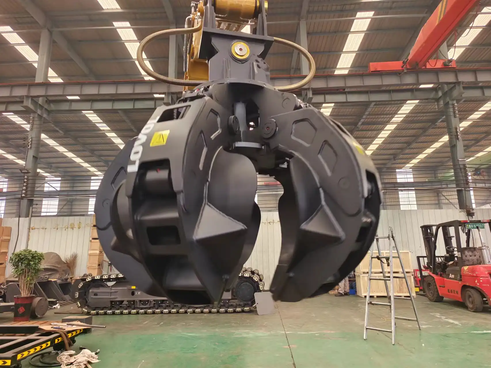 Can the excavator metal scrap be customized for unique operational needs?